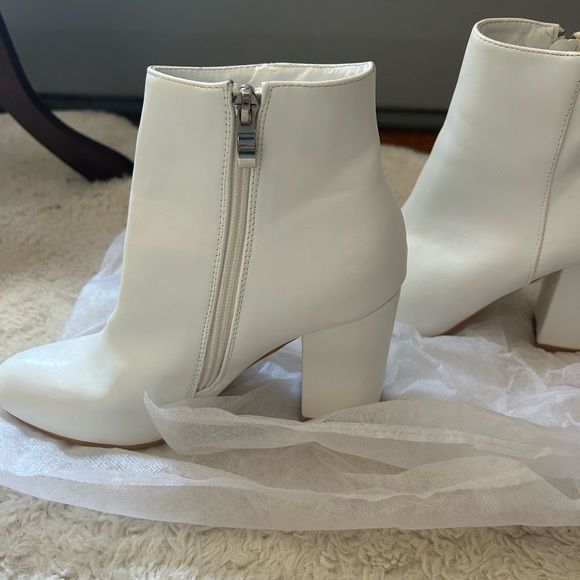WHITE BOOTS ZIPPER POINTED TOES - Picture 4 of 5
